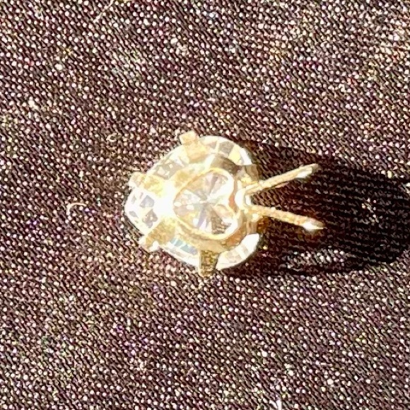 14K Gold Heart shaped CZ Pendant - Picture 3 of 6
